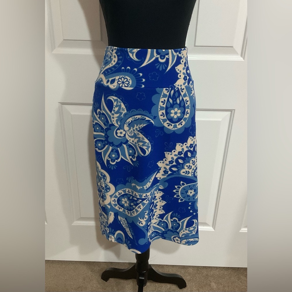 LuLaRoe 2X Blue and Cream Patterned Cassie Skirt